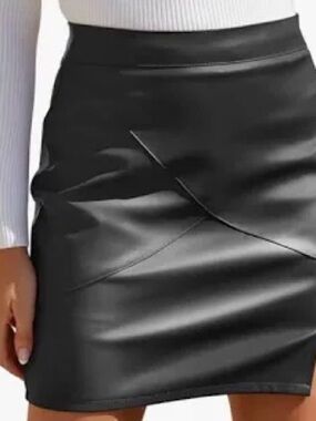 Sleek Black Faux Leather Mini Skirt with Shorts Under Skirt Size: 1X